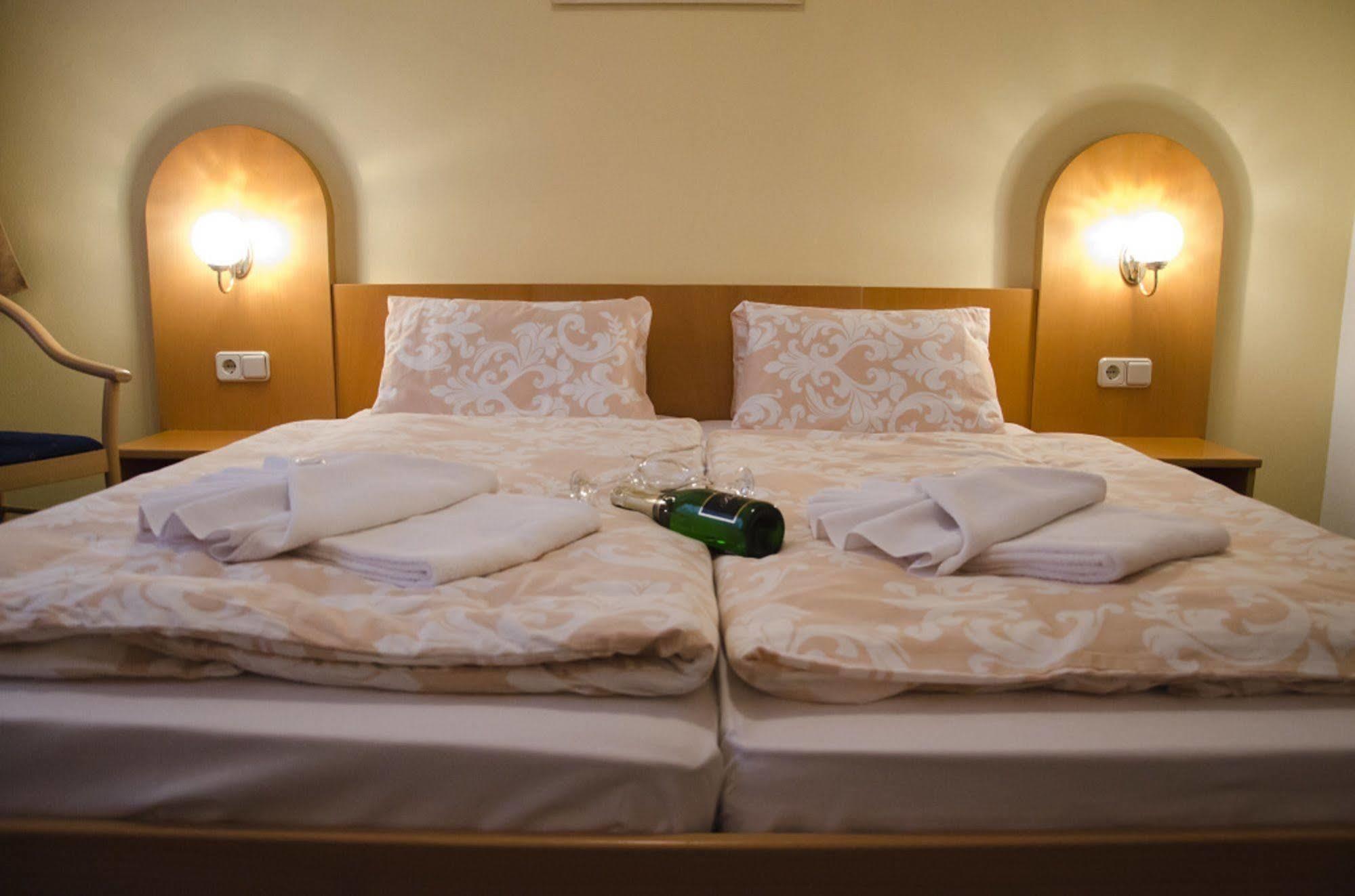 Hotel Zatisi Франтішкови-Лазнє Екстер'єр фото