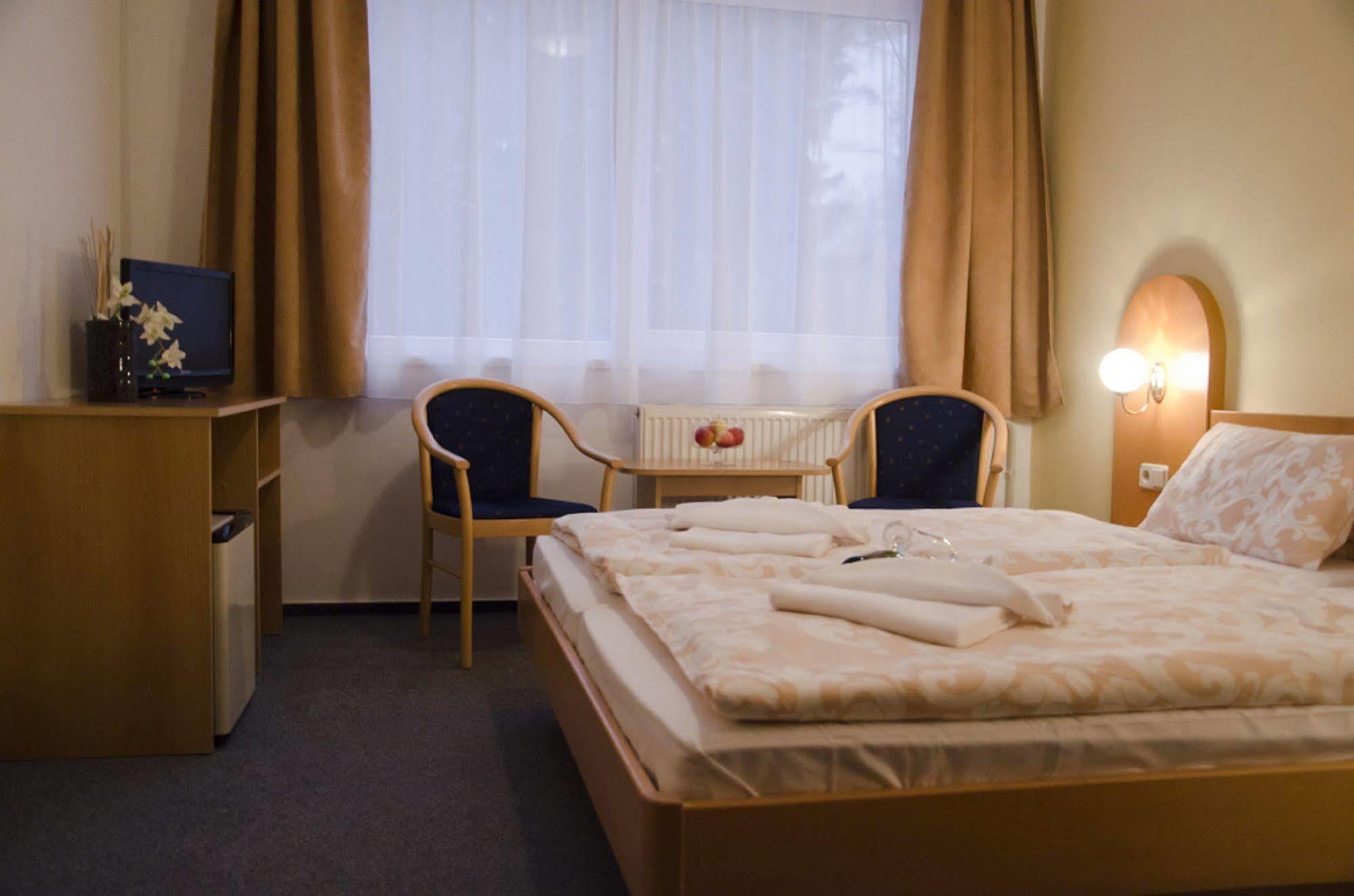 Hotel Zatisi Франтішкови-Лазнє Екстер'єр фото